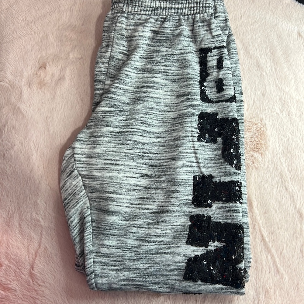 SUPER CUTE SWEATSSS